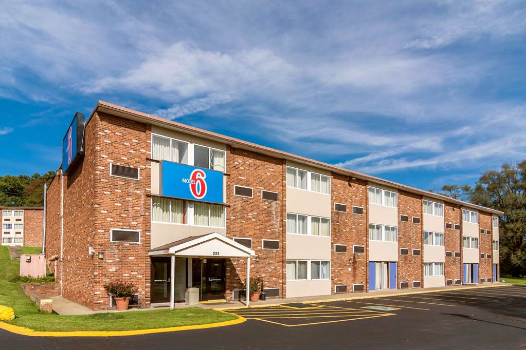 Motel 6 New Stanton PA - photo 4
