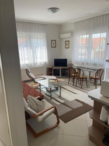 Goldál Apartman House — 4-Star Luxury Hotel in Siofok, Hungary