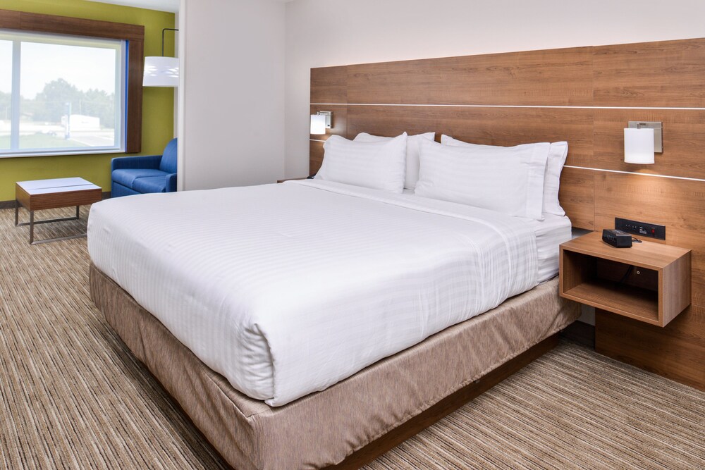 Holiday Inn Express & Suites Siloam Springs by IHG - photo 14