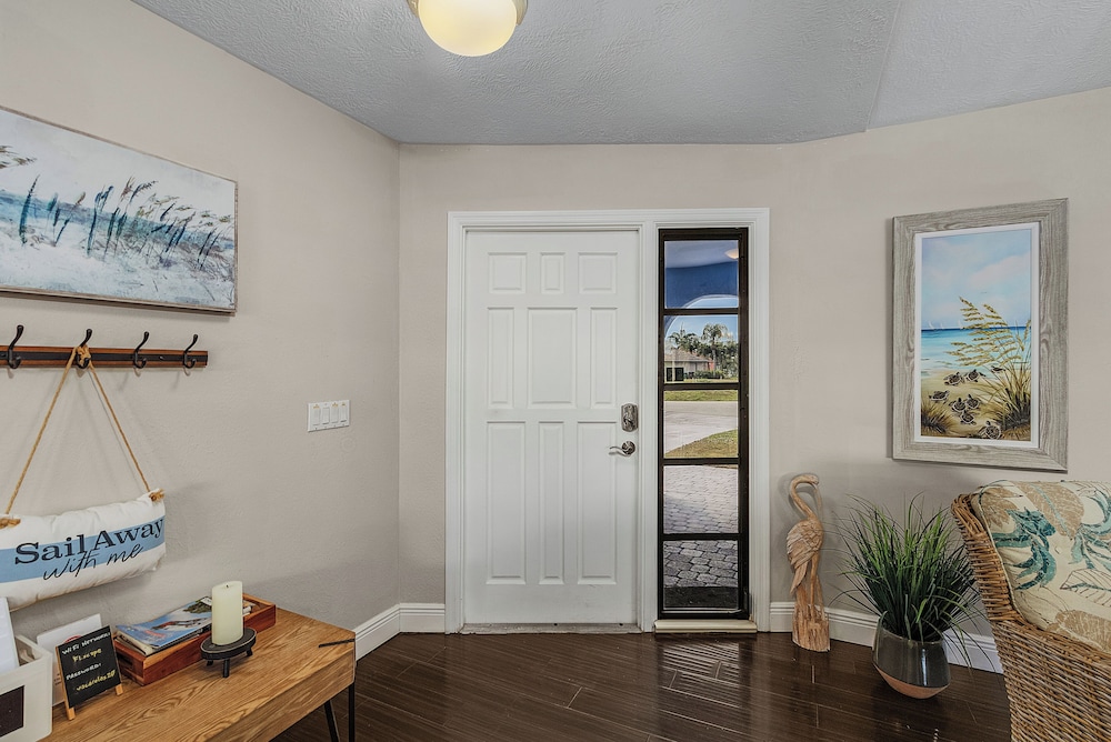 Canal front Oasis w Dock & Kayaks in Cape Coral — Cape Coral — photo 4