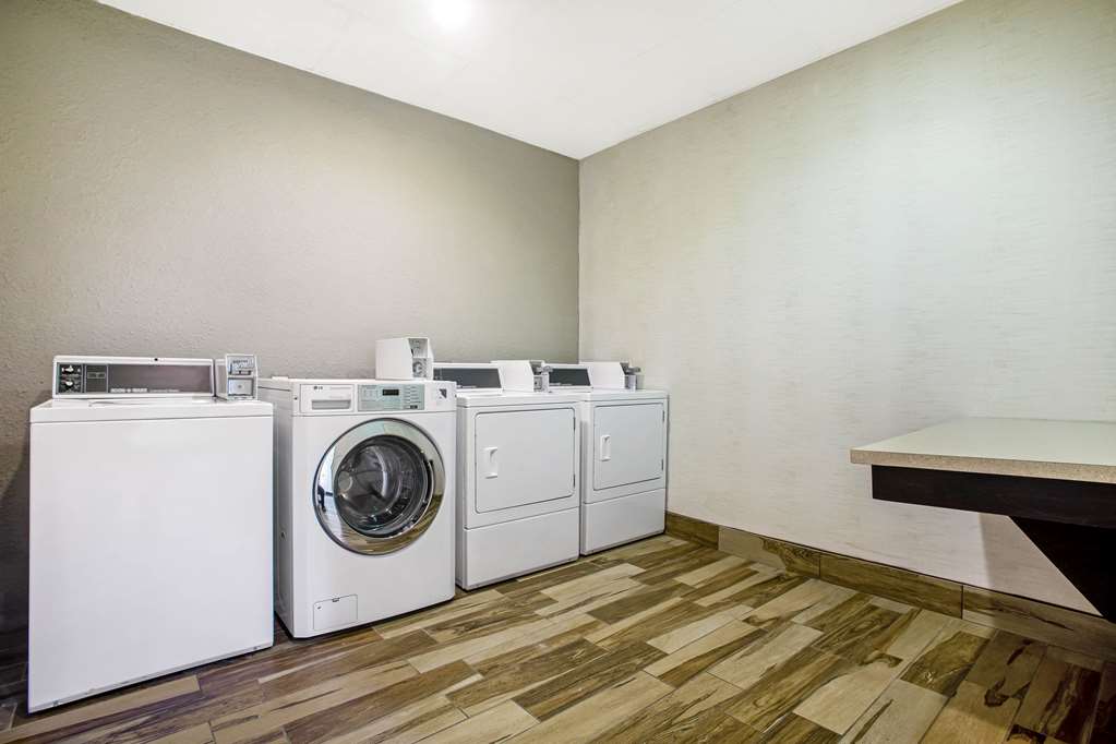 La Quinta Inn & Suites by Wyndham Karnes City Kenedy - photo 52