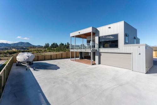 Luxe Family Haven in Wharewaka in Taupo, New Zealand