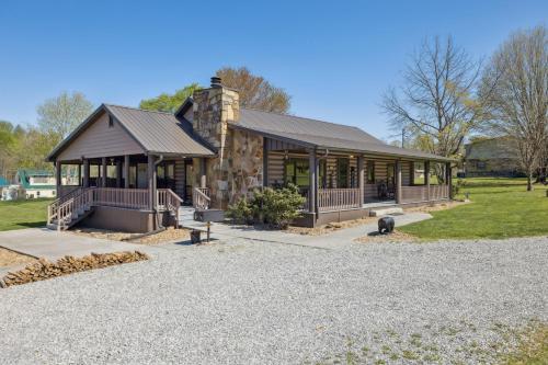 Log Haven Cozy Wears Valley Cabin with Hot Tub Game Room and Flat Yard for Dogs and Kids — 4-Star Luxury Hotel in Sevierville, United States