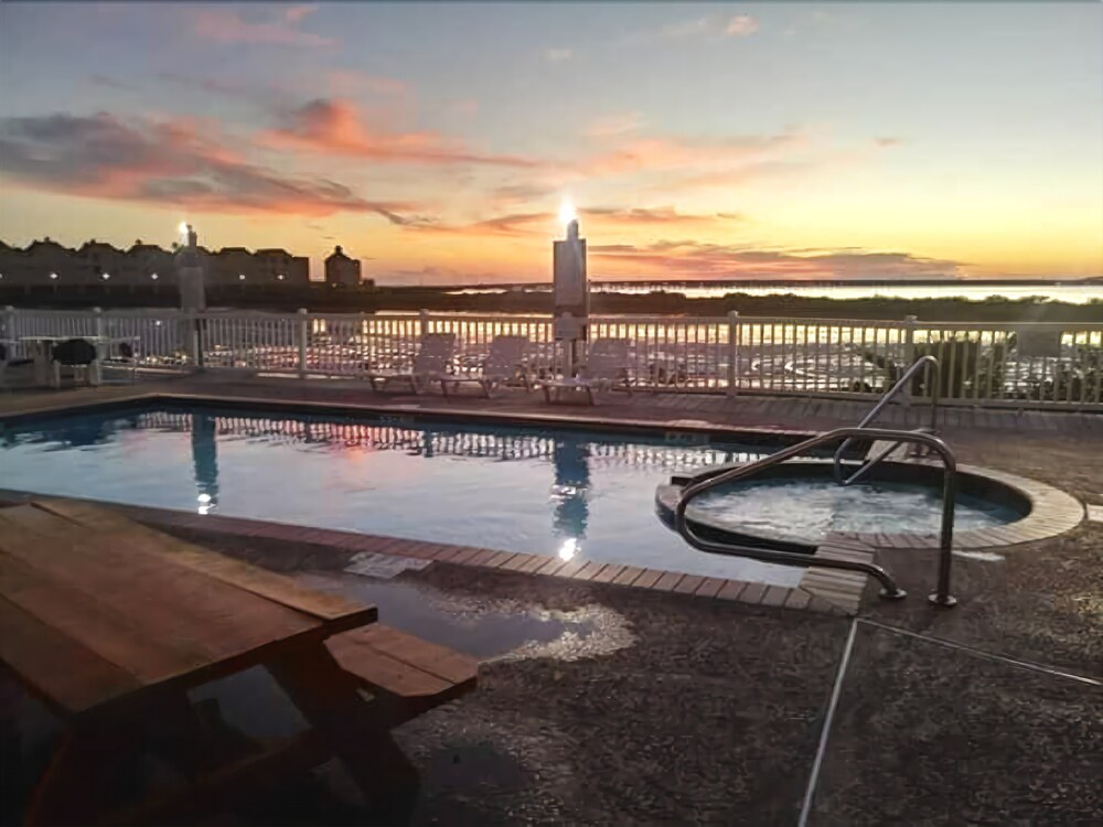 Blue Bay Inn & Suites - photo 45