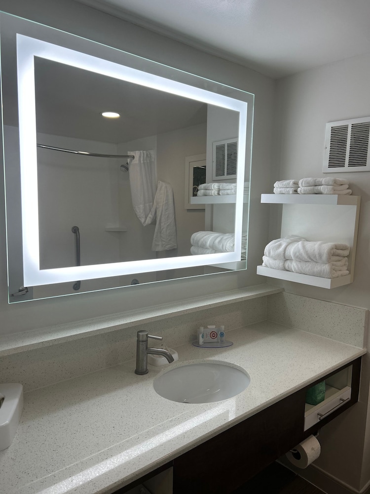 Comfort Inn Darien North Brunswick - photo 36