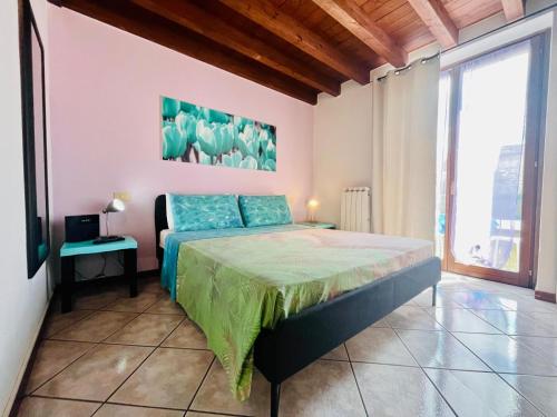 Palm Beach Desenzano Central Apartment with balcony — 4-Star Luxury Hotel in Desenzano Del Garda, Italy
