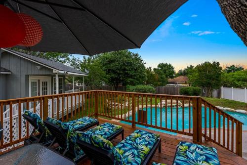 Serene Family Retreat King Beds Pool Hot Tub and Games — hotel in Cedar Park