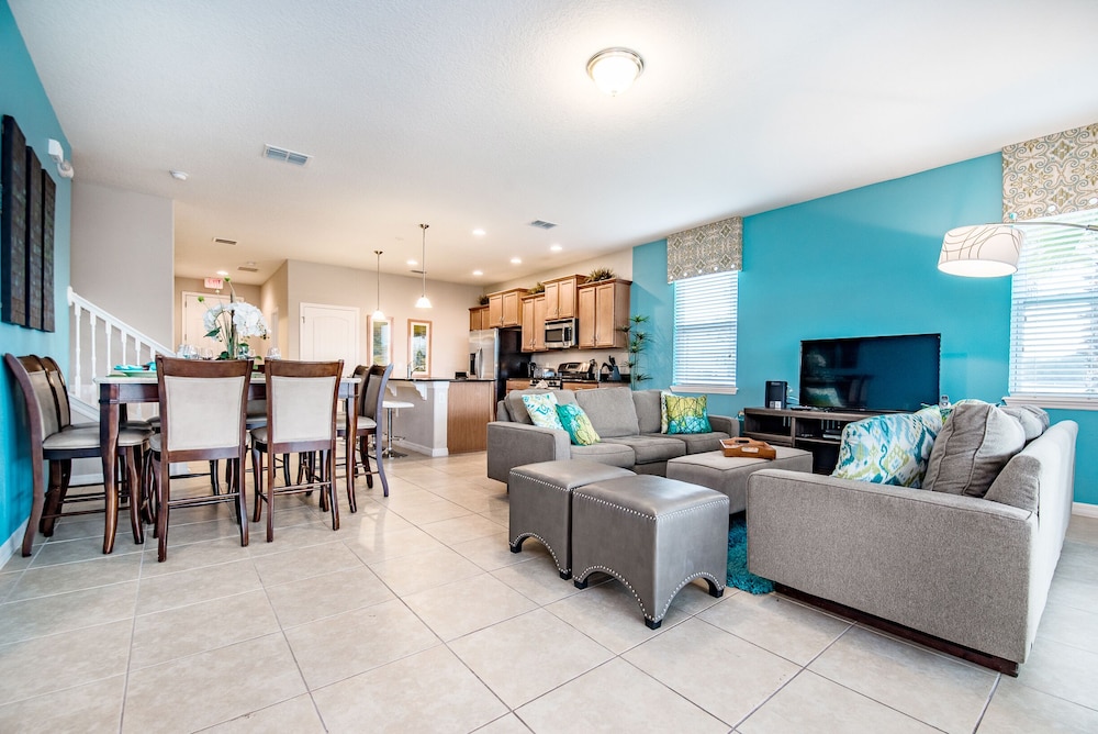 Solterra Sunshine Villa townhome with private pool in a resort setting — 4-Star Luxury Hotel in Davenport, United States