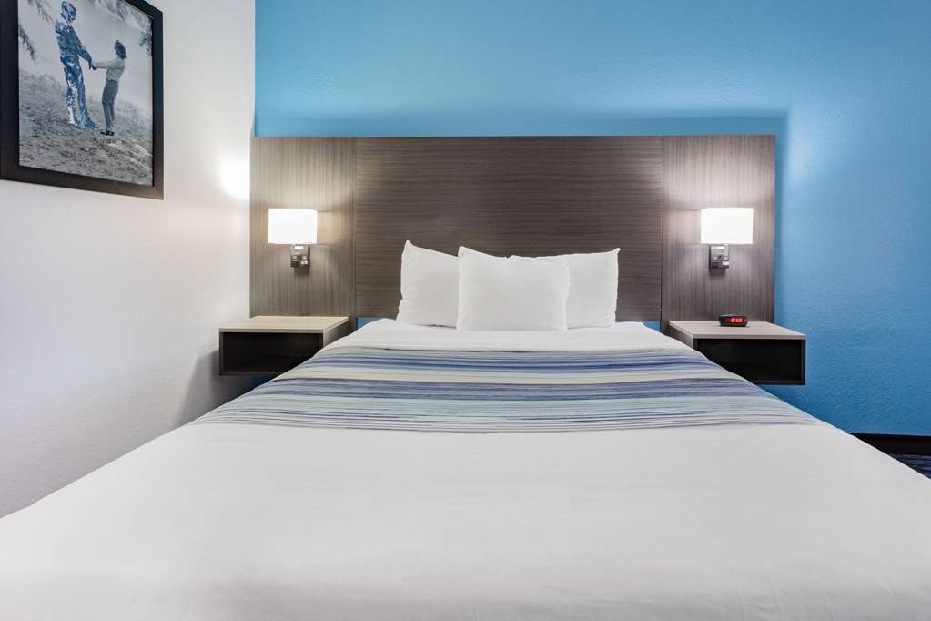 AmericInn by Wyndham Quincy - photo 16