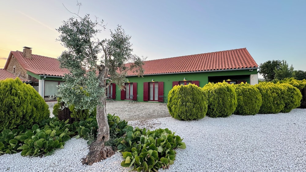 Raízes Da Vinha Mountain Hotel Serra Da Estrela in Seia, Portugal