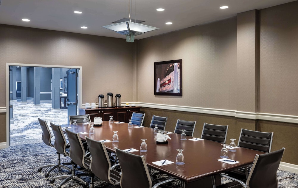 DoubleTree by Hilton Hotel Newark Airport - photo 64