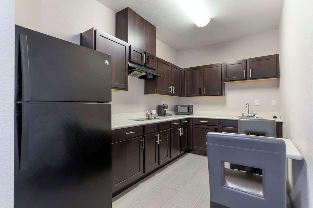 Best Western Plus Pleasanton Hotel - photo 16