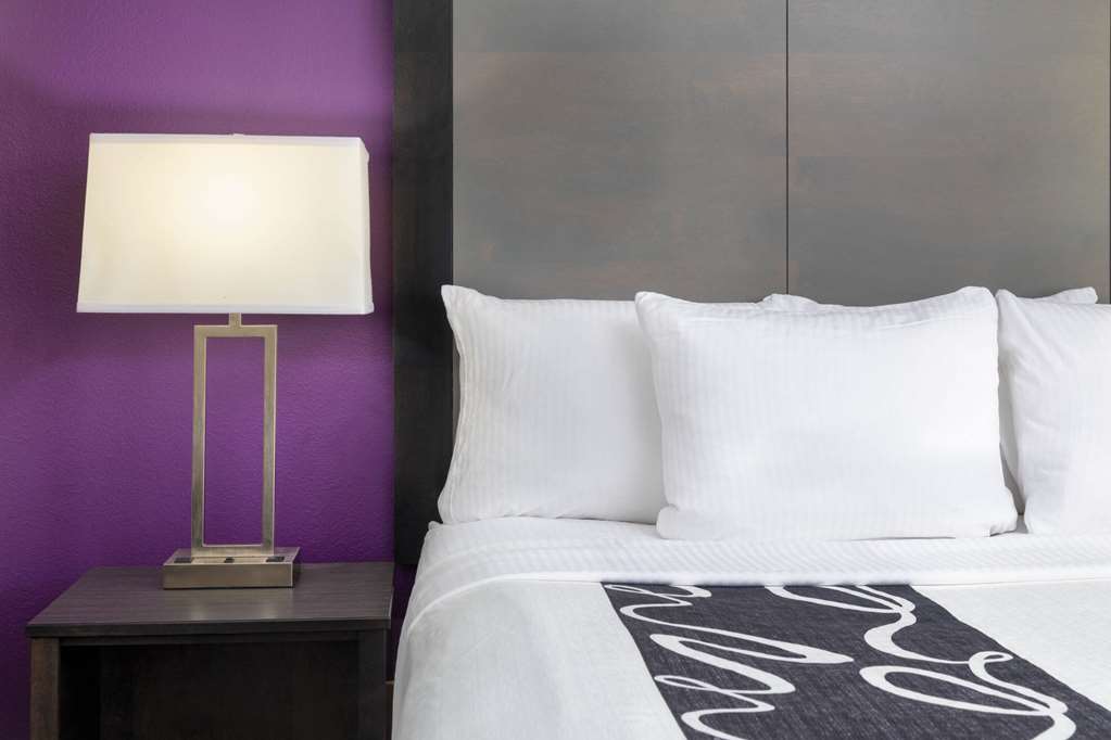 La Quinta Inn & Suites by Wyndham Kennesaw - photo 14