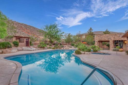 Coral Springs A8 3 Bedrooms BBQ Grill Cable TV 2 Private Fireplaces Soaker Bathtub Resort Pool in Hurricane, United States