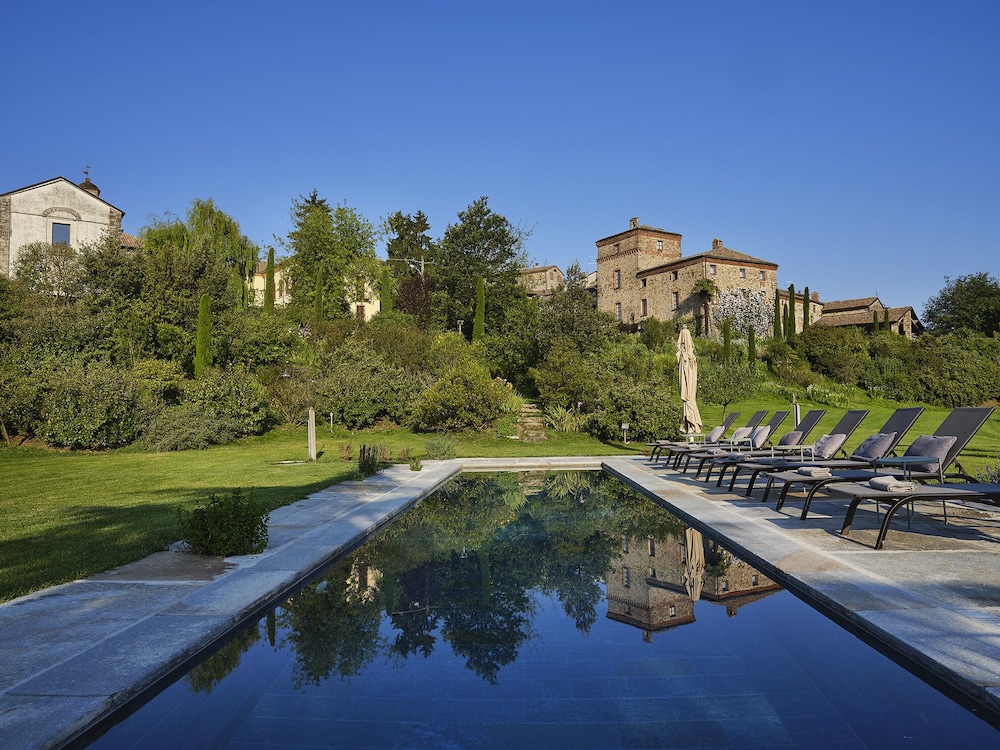 Castello Di Tassara — 4-Star Luxury Hotel in Nibbiano, Italy