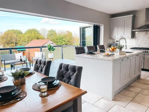 Beechwood Park by Solace Stays in Newport, United Kingdom