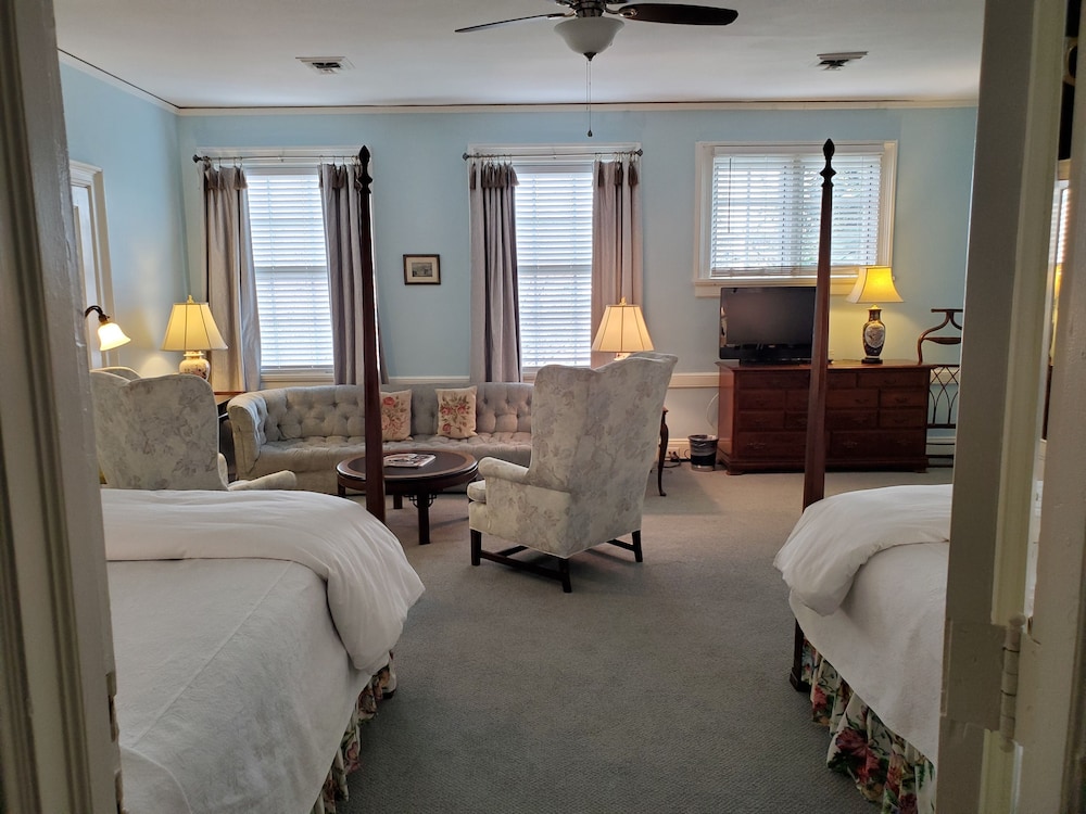 Morehead Inn - photo 5