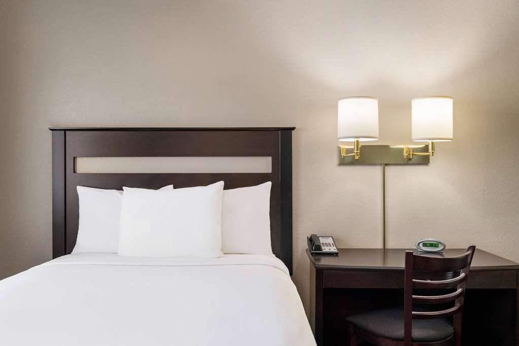 Travelodge by Wyndham Dexter - photo 12