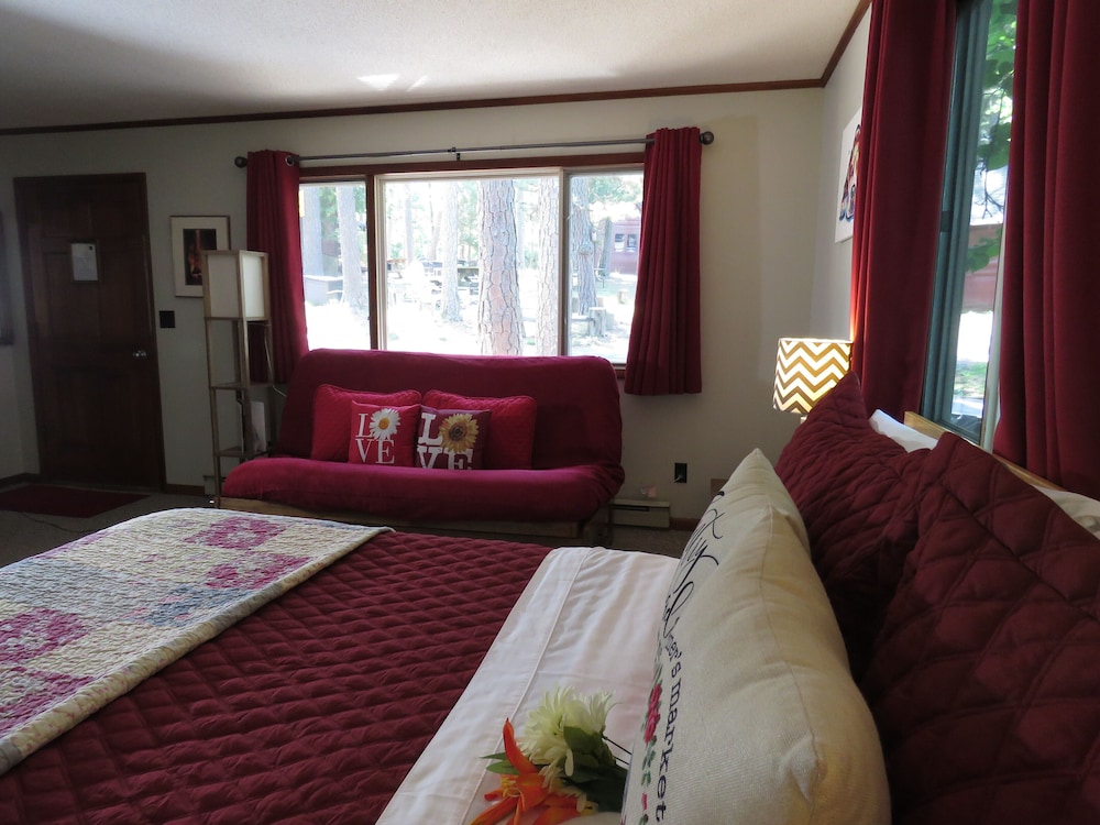 Tall Pines Inn - photo 4