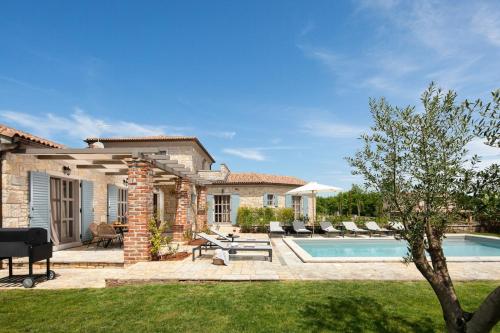 Rustic Villa Cardamine with a pool in Istria — 4-Star Luxury Hotel in Sveti Lovrec Pazenaticki, Croatia