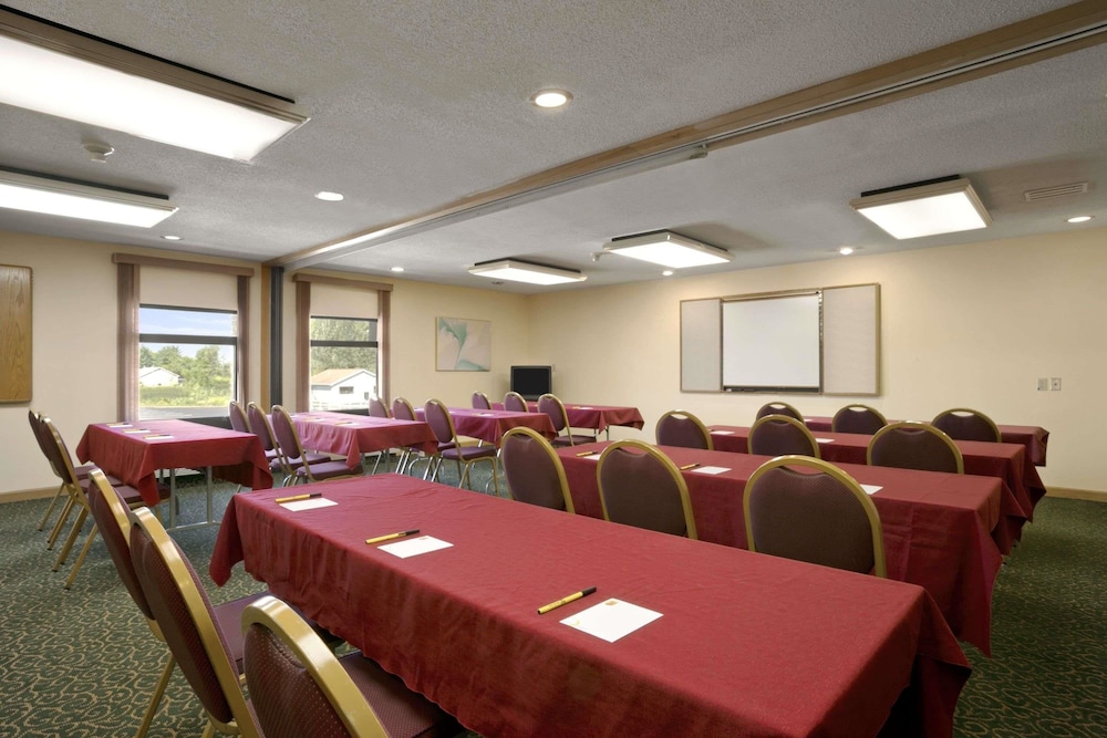 Super 8 by Wyndham Columbia City - photo 16