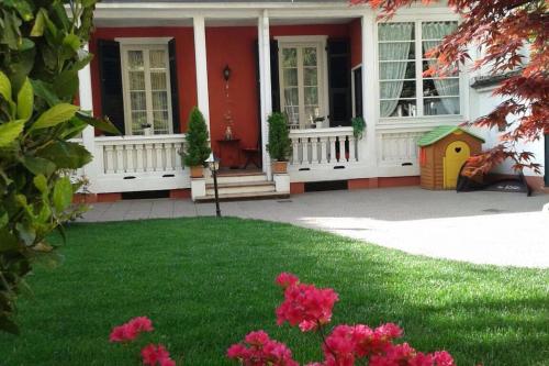 At Home 128 : Little Garden in the City — 4-Star Luxury Hotel in Turin, Italy