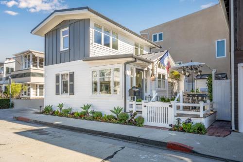 Balboa Island Gem with Patio & Beach Essentials in Newport Beach, United States