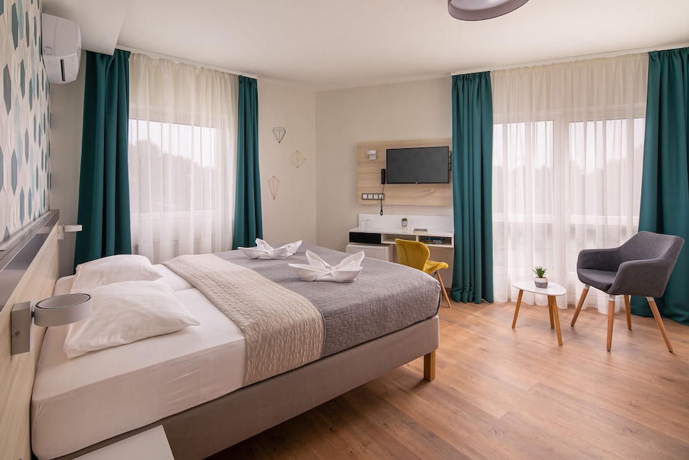 Kristály Hotel — Keszthely — photo 2