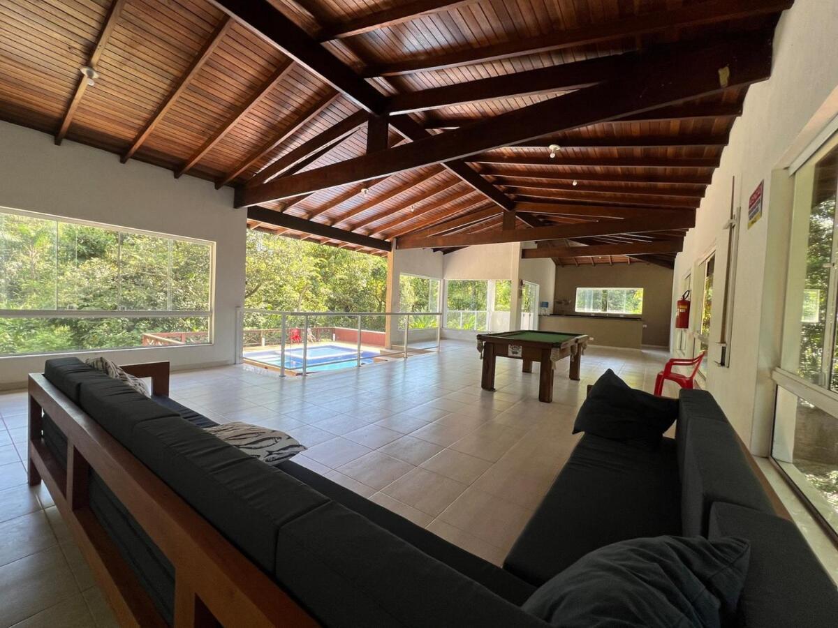 North Shore Maresias 2 quadras da praia Casas de 2 quartos 80 m2 2 banheiros piscina sauna estacion churrasq privativa wifi animais de peq porte roupa de cama e banho — 4-Star Luxury Hotel in Sao Sebastiao, Brasil
