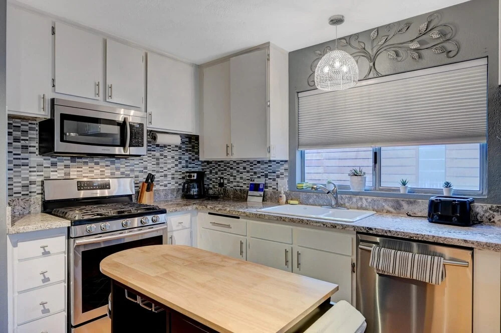Fresh & Fun Vegas 4BR w Heated Pool Dog Friendly - photo 19