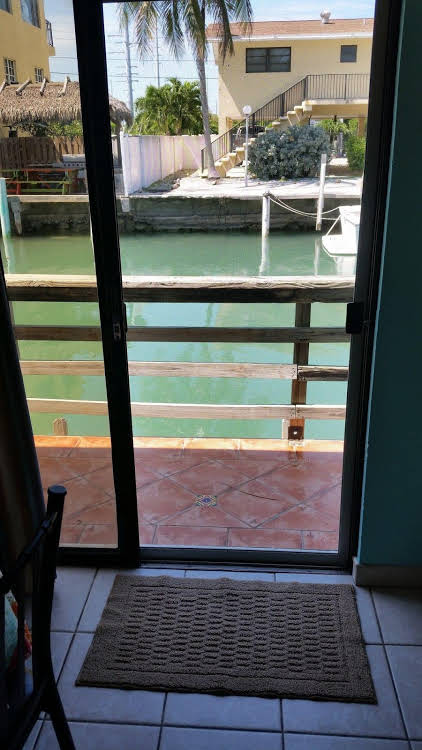 Royal Hawaiian Motel Botel - photo 6