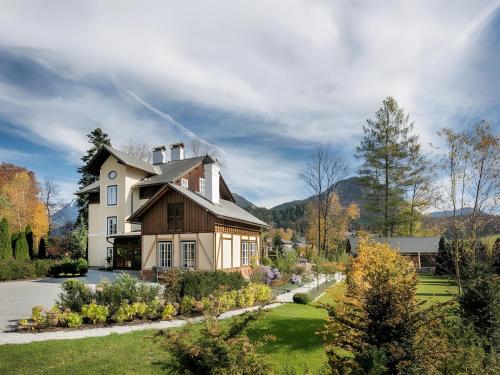 Villa Rosen der Villa Liechtenstein Your Austrian Home — 4-Star Luxury Hotel in Altaussee, Austria