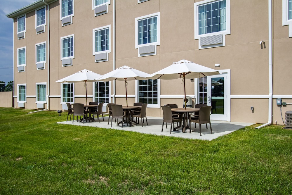 Cobblestone Inn & Suites Vinton - photo 58