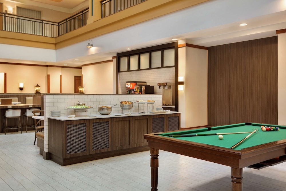 Embassy Suites by Hilton Denver International Airport - photo 43