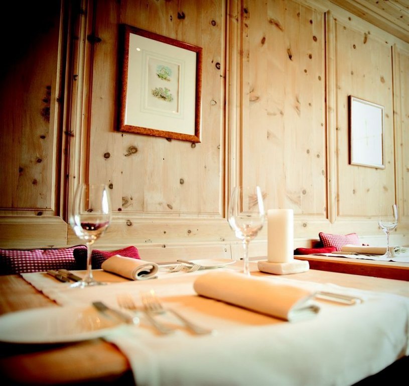 Hotel Paradies - last minute hotel in Scuol