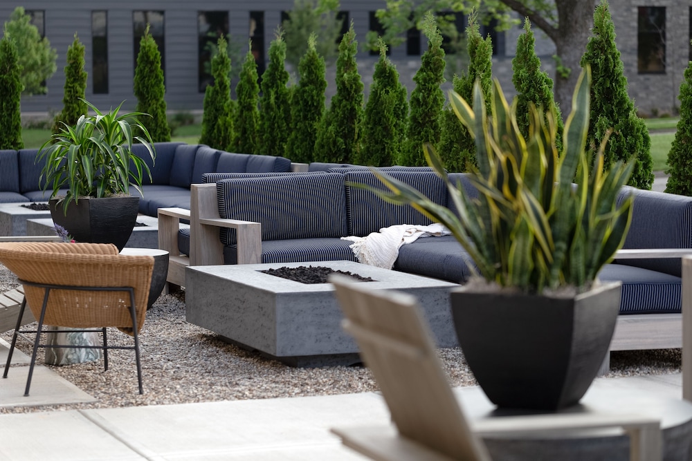 Elwood Hotel & Suites - photo 40