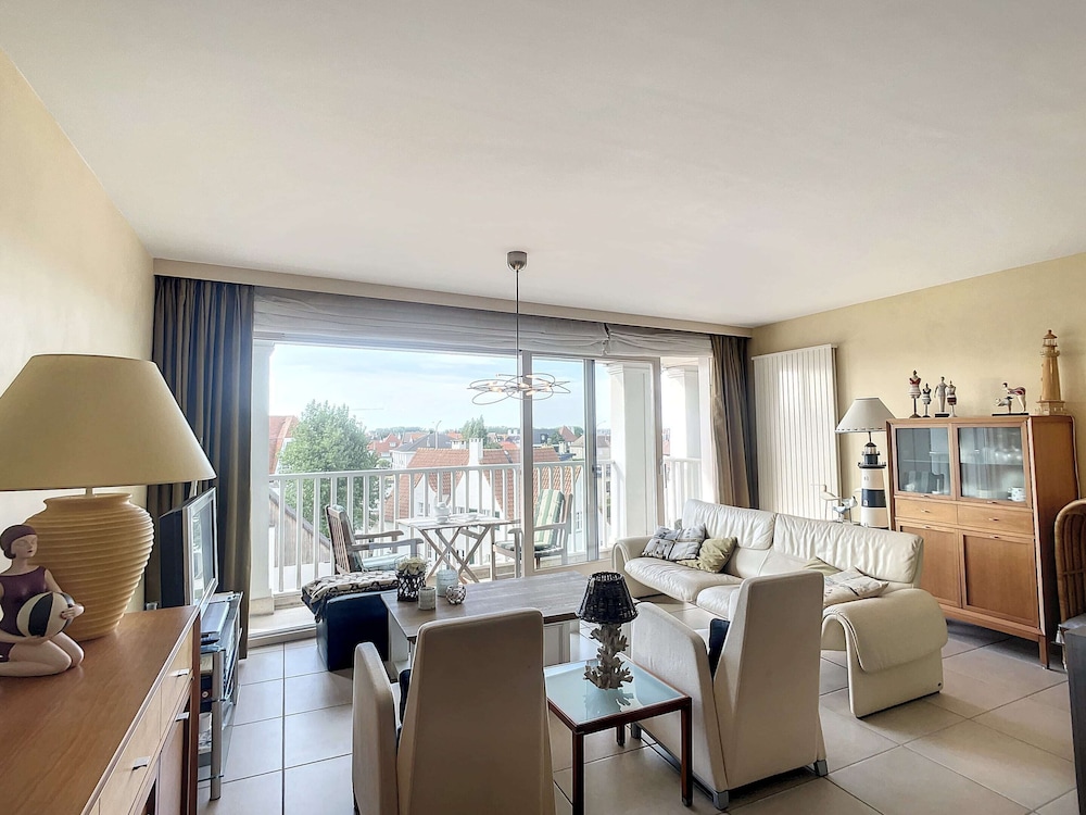 Apartment near Belgian Coast with Terrace — 4-Star Luxury Hotel in Knokke-Heist, Belgium