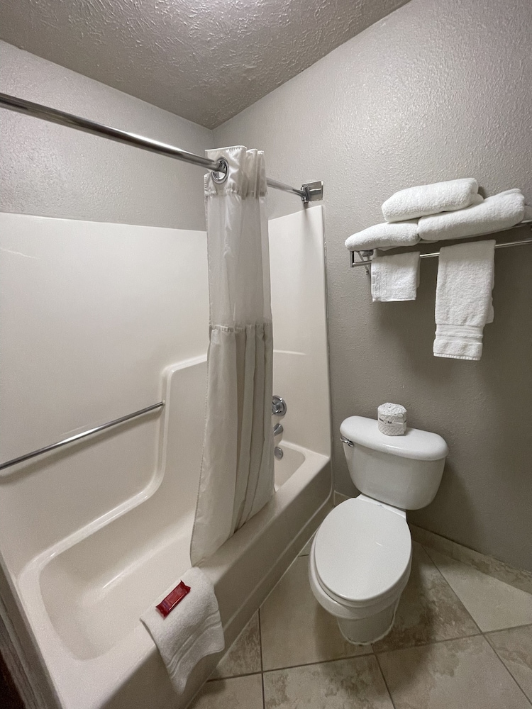 Baymont by Wyndham Bellevue Omaha - photo 21