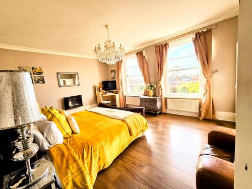 Cotswold VIP Regency Lodge — 4-Star Luxury Hotel in Cheltenham, United Kingdom