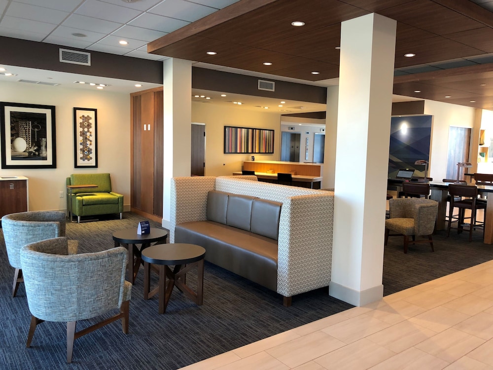Holiday Inn Express & Suites Springfield North by IHG - photo 14