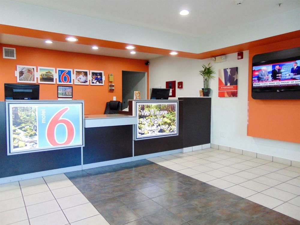 Motel 6 - photo 20