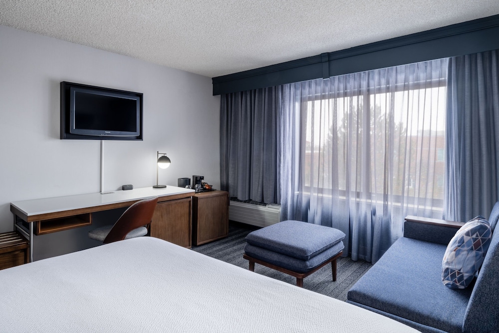 Courtyard by Marriott Salt Lake City Airport - photo 9