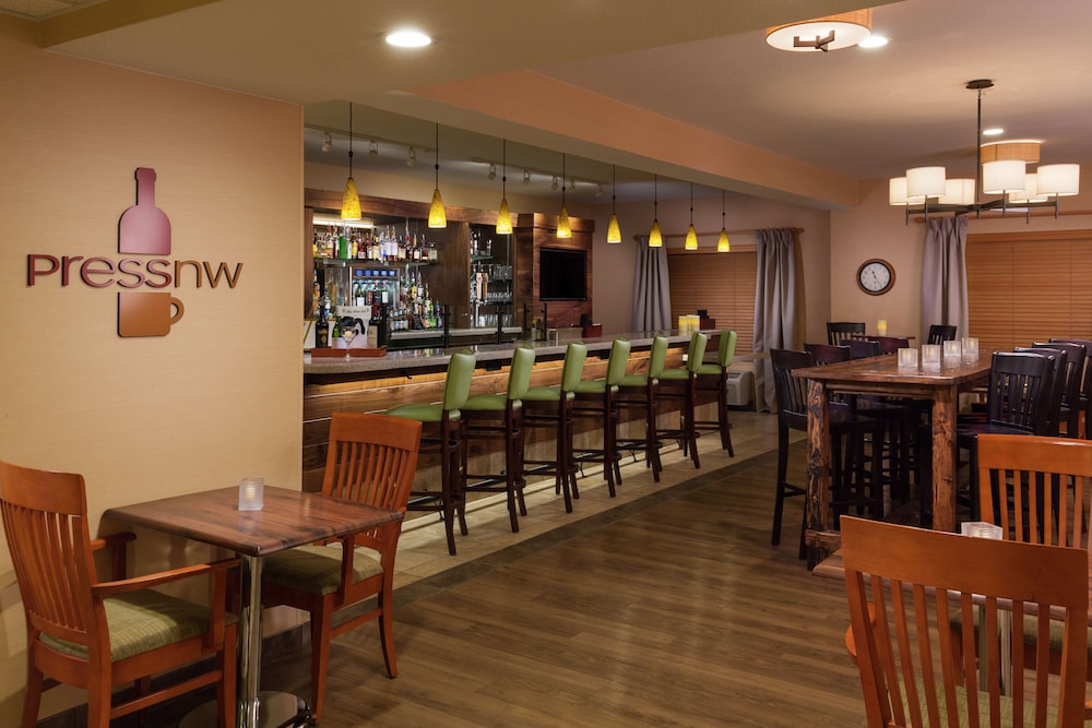 DoubleTree by Hilton Portland Tigard - photo 30