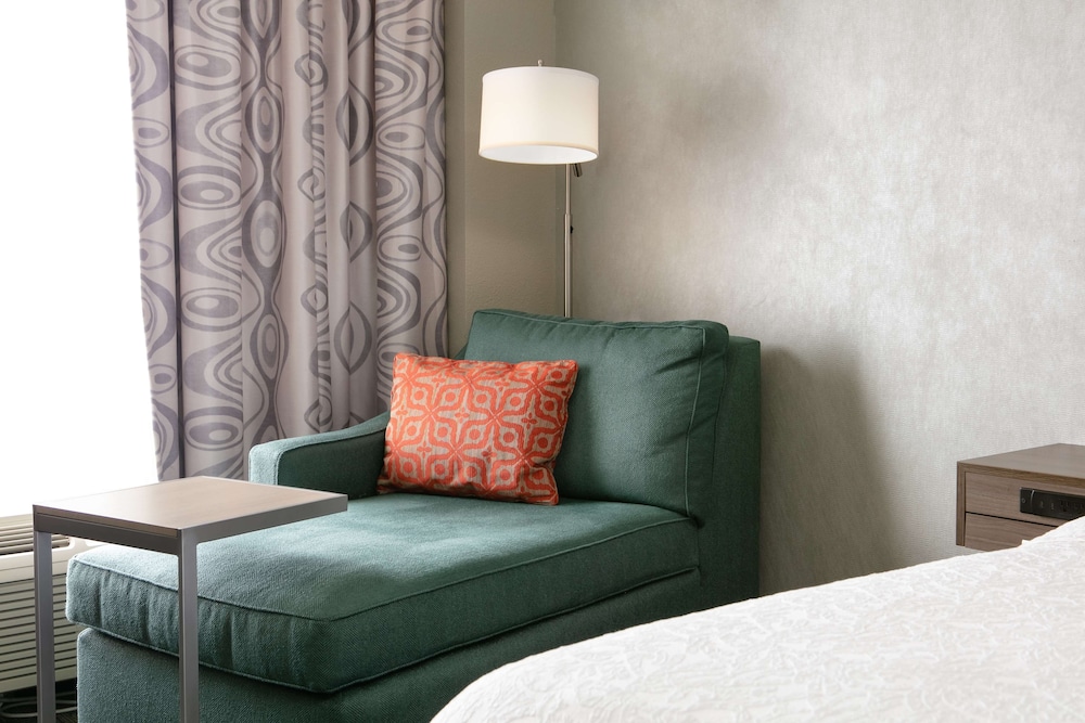 Hampton Inn Council Bluffs - photo 11