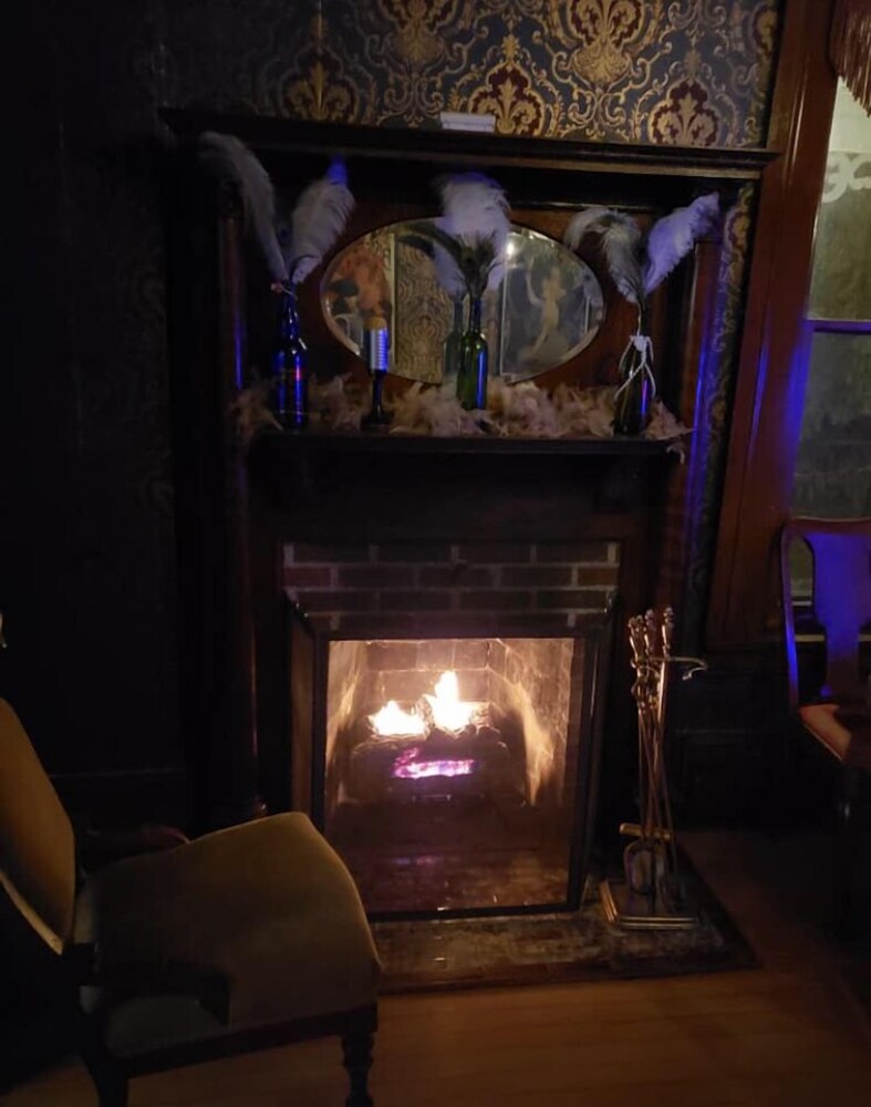 Iron Amethyst Inn Boutique Hotel - photo 26