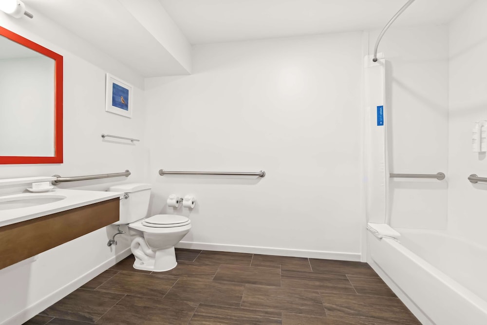Hampton Inn Jonesboro - photo 42