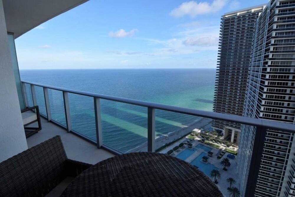 Best Ocean & Bay Views 2 Bed 2 Bath @ Hyde Resort - photo 30