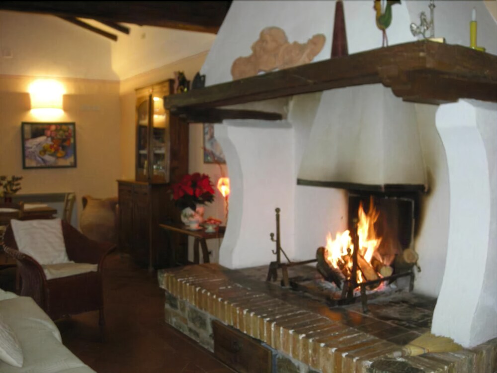 Agriturismo Bio Aia Della Colonna — 4-Star Luxury Hotel in Roccalbegna, Italy