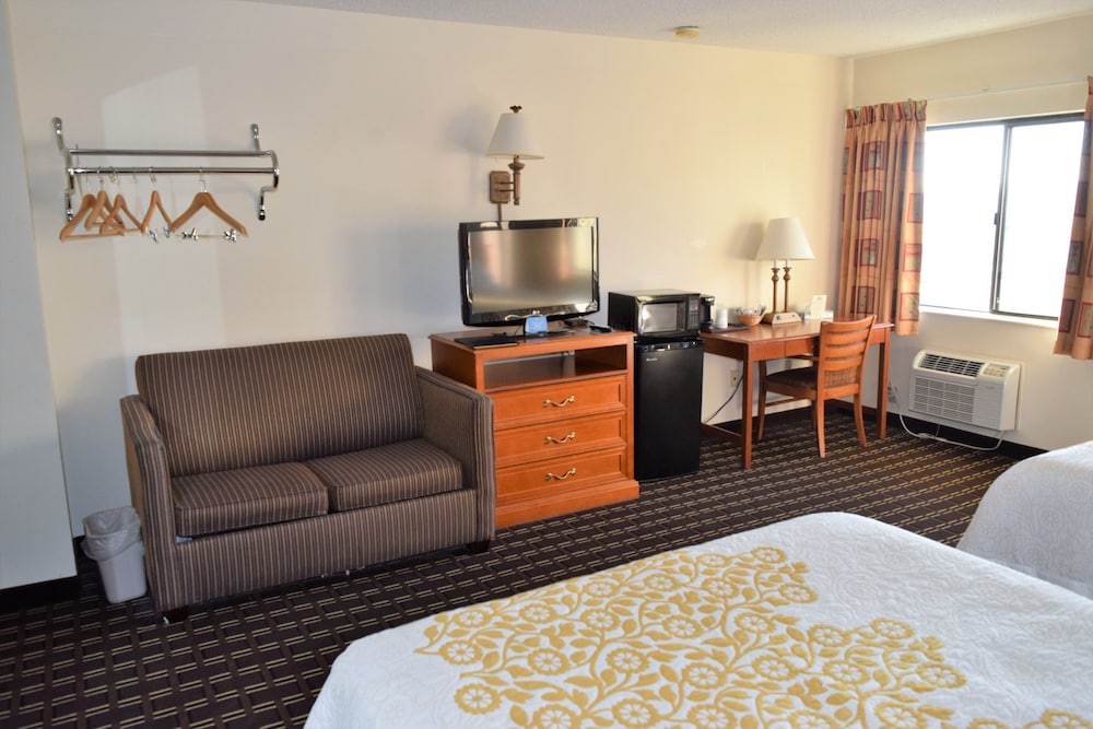 Days Inn by Wyndham Portage Cascade Mountain area - photo 17