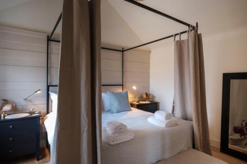 The Old Livery An Elegant Bolthole with EV Parking in Burford, United Kingdom